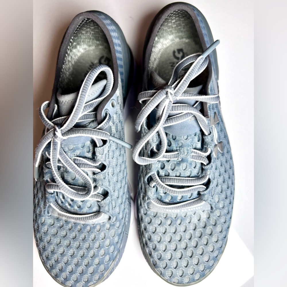 Women's Under Armour Charged Mesh Running Shoes in Gray and White Size 6